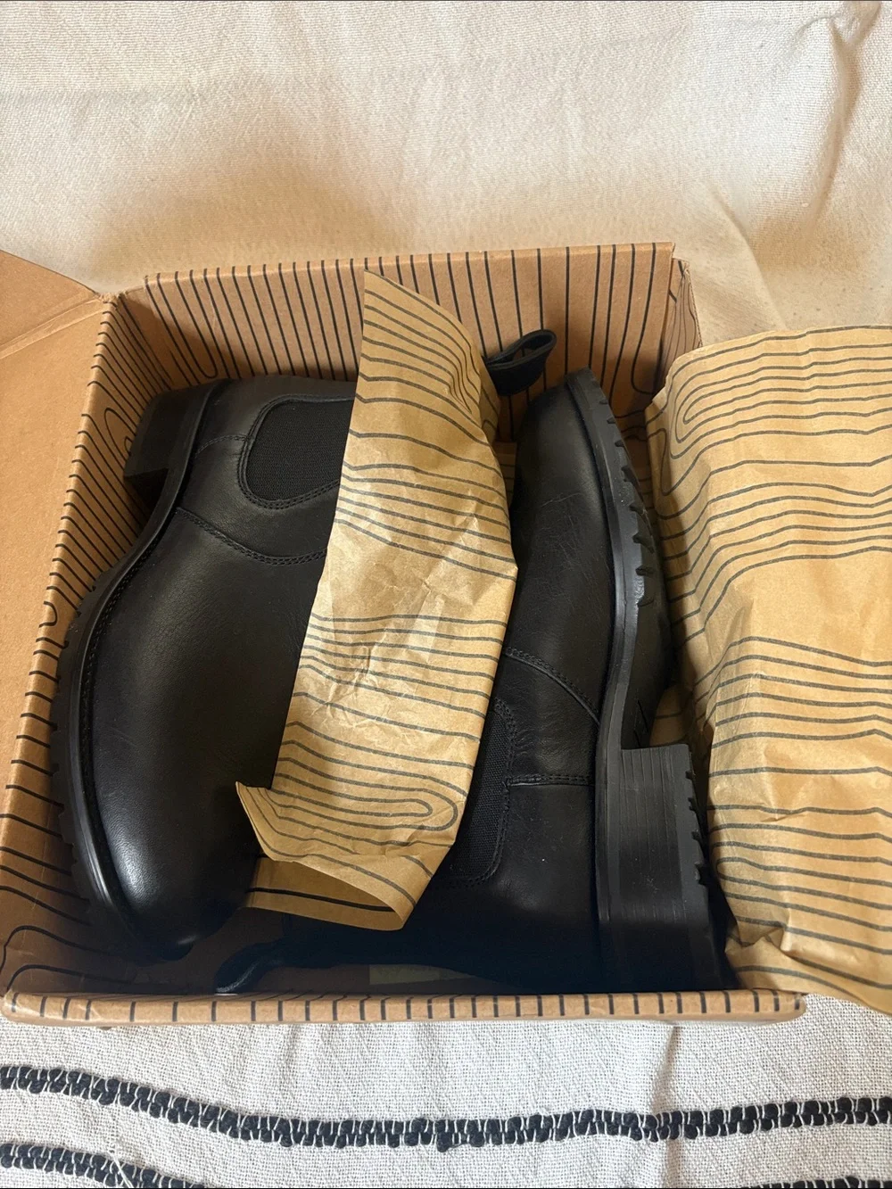 Duluth Trading Co Black Leather Chelsea Ankle Boots